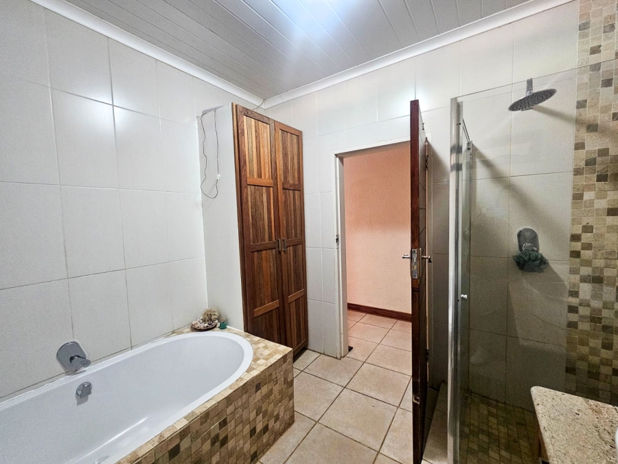 4 Bedroom Property for Sale in Mooivallei Park North West